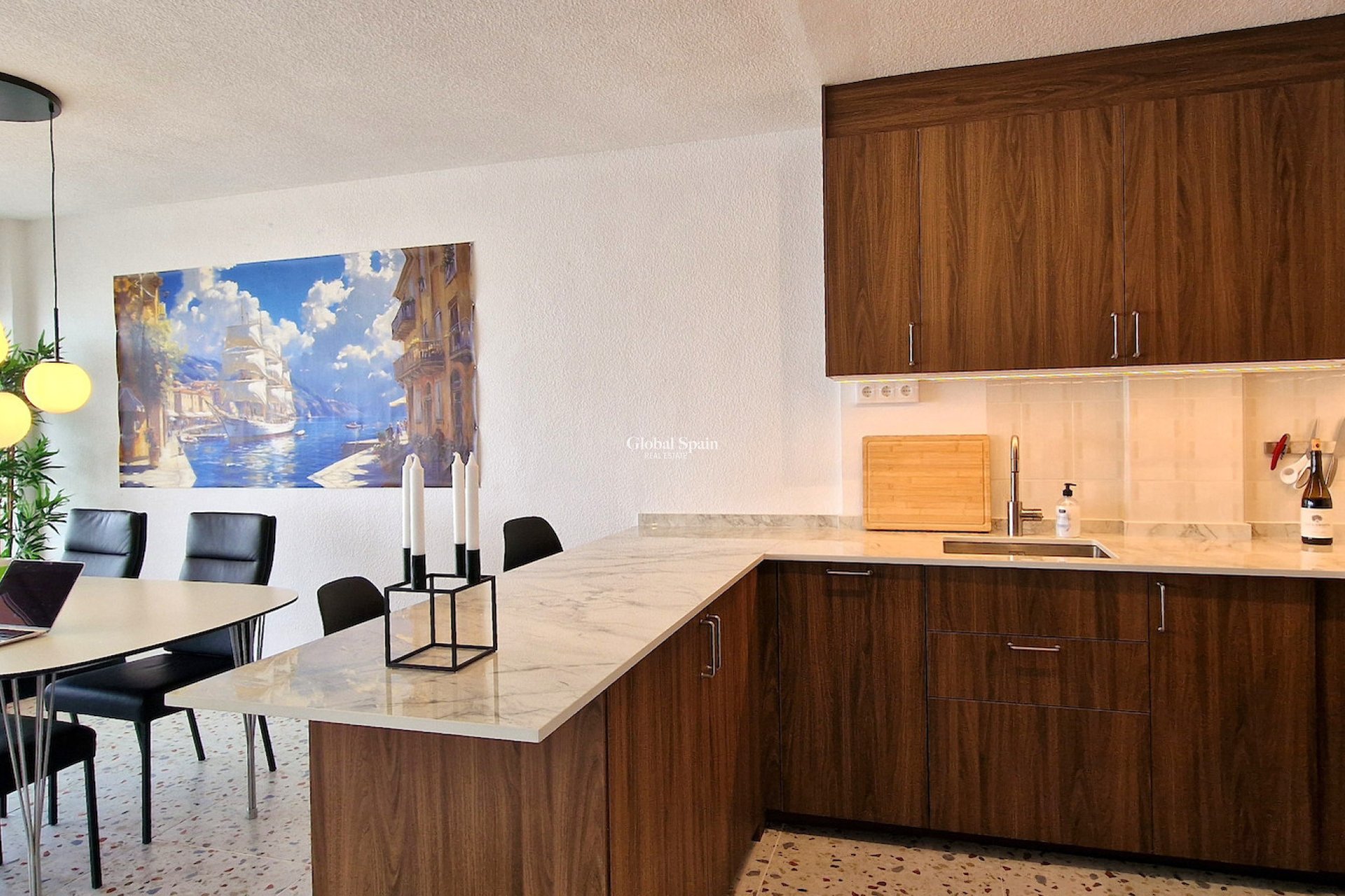 Odsprzedaż - MIESZKANIE -
TORREVIEJA - 