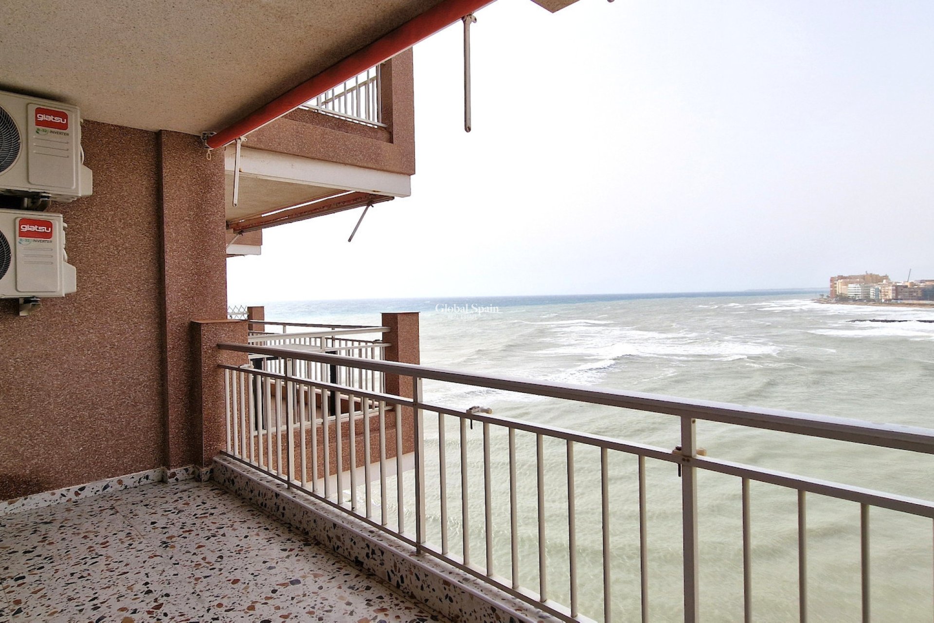 Odsprzedaż - MIESZKANIE -
TORREVIEJA - 