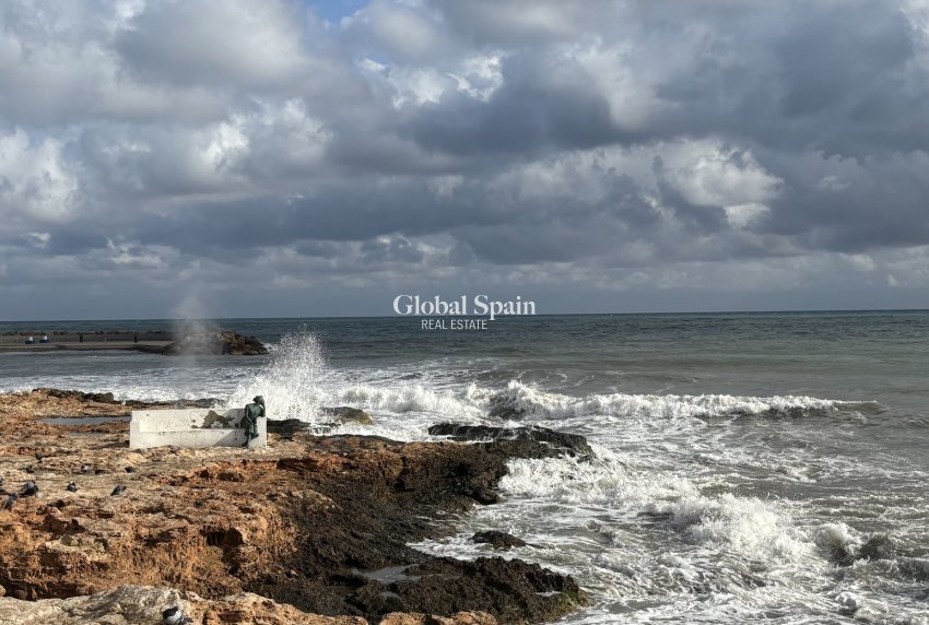 Odsprzedaż - MIESZKANIE -
TORREVIEJA - 