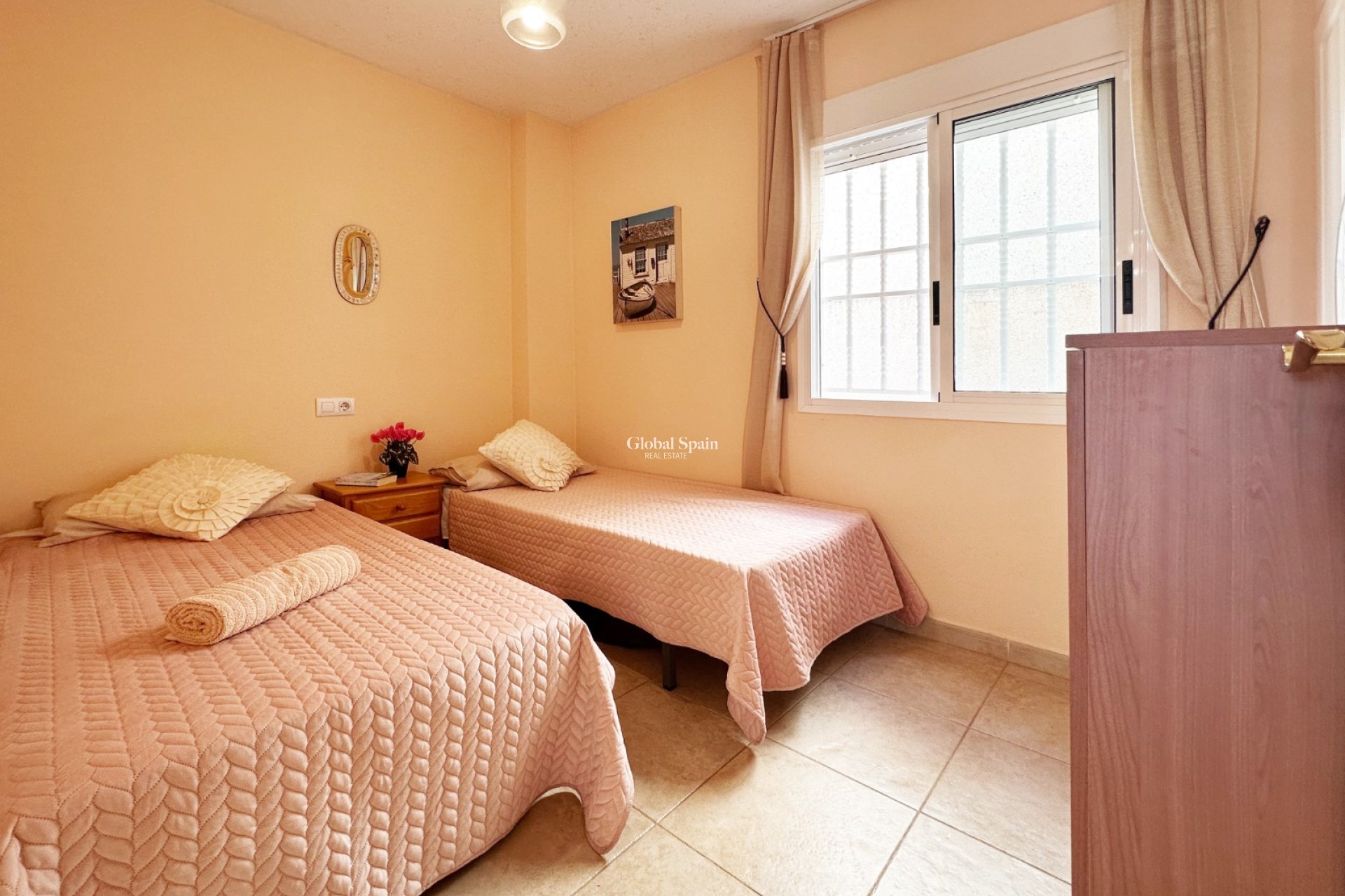 Odsprzedaż - MIESZKANIE -
TORREVIEJA - 