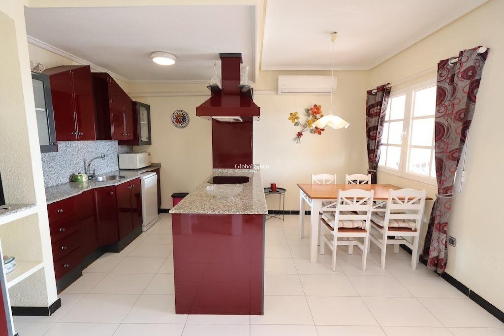 Odsprzedaż - MIESZKANIE -
TORREVIEJA - 