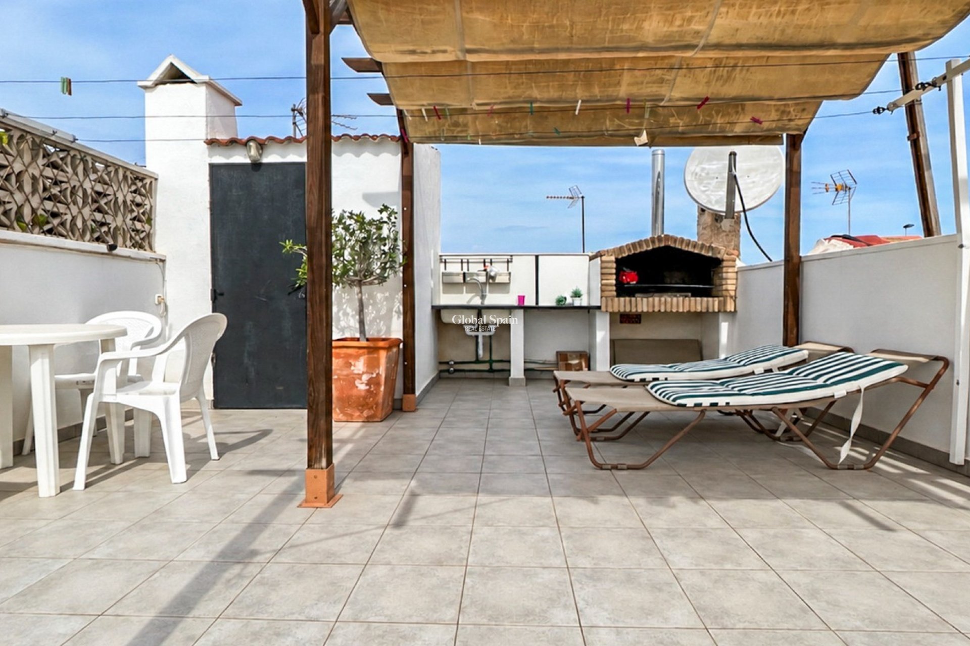 Odsprzedaż - MIESZKANIE -
TORREVIEJA - 