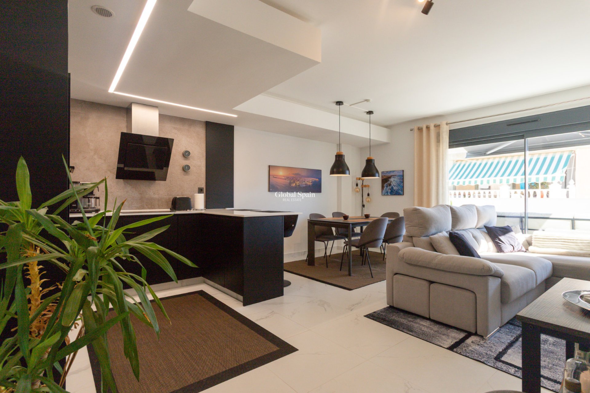 Odsprzedaż - MIESZKANIE -
TORREVIEJA - 