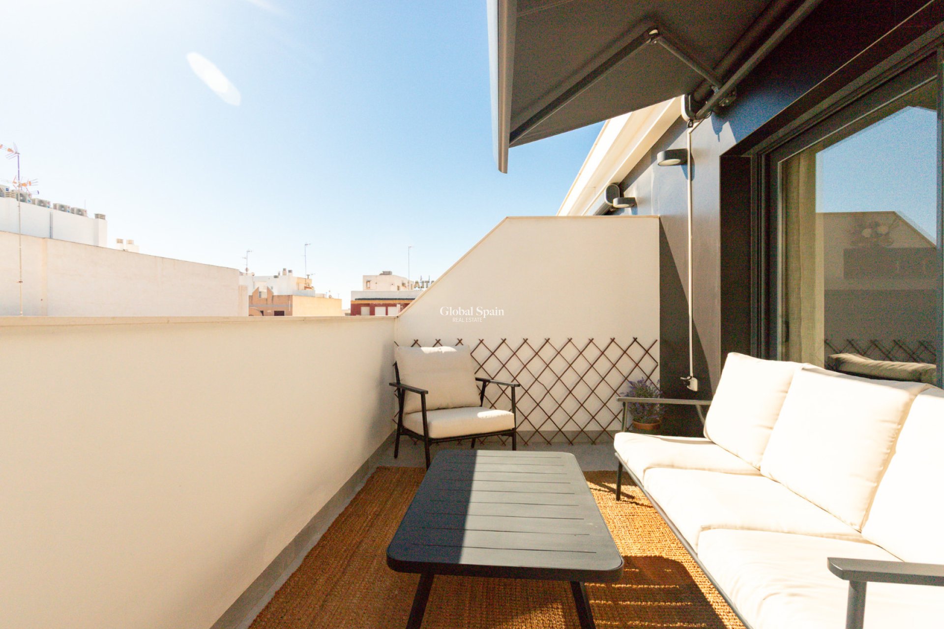 Odsprzedaż - MIESZKANIE -
TORREVIEJA - 