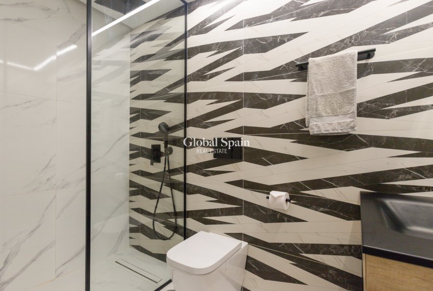 Odsprzedaż - MIESZKANIE -
TORREVIEJA - 