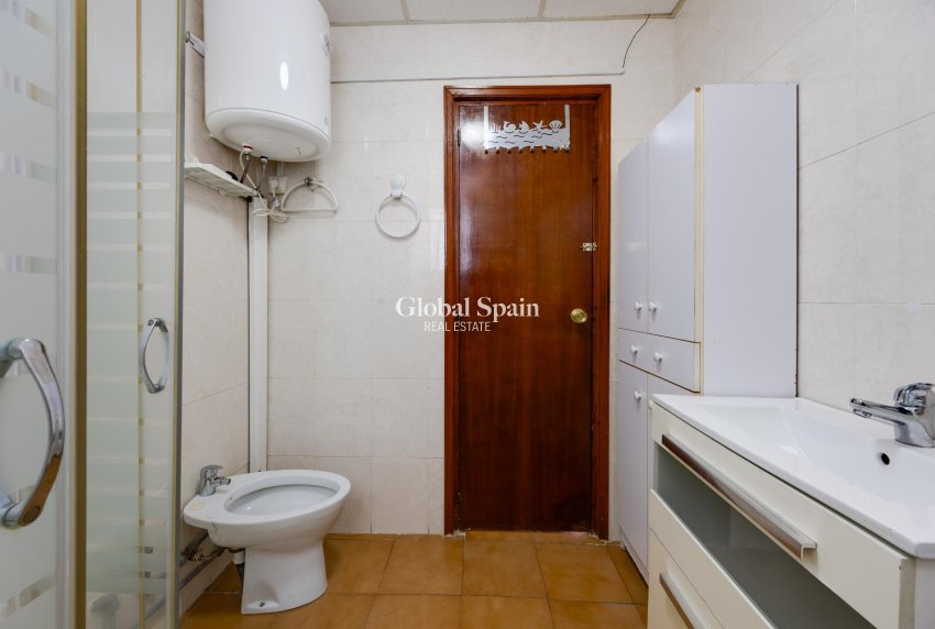Odsprzedaż - MIESZKANIE -
TORREVIEJA - 
