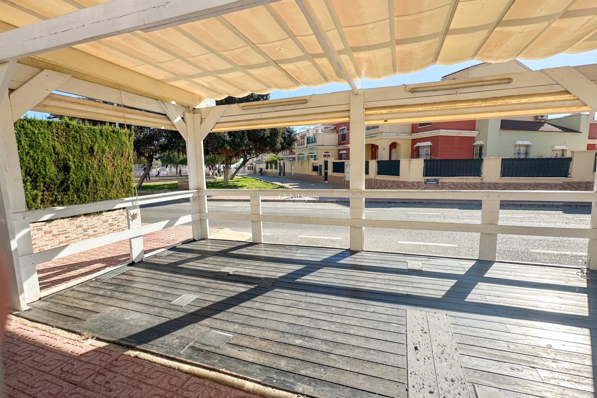 Odsprzedaż - NIERUCHOMOŚĆ KOMERCYJNA -
TORREVIEJA - Aguas Nuevas