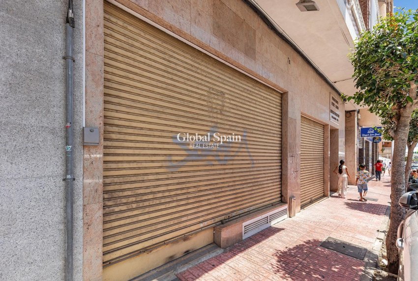 Odsprzedaż - NIERUCHOMOŚĆ KOMERCYJNA -
TORREVIEJA - Centro
