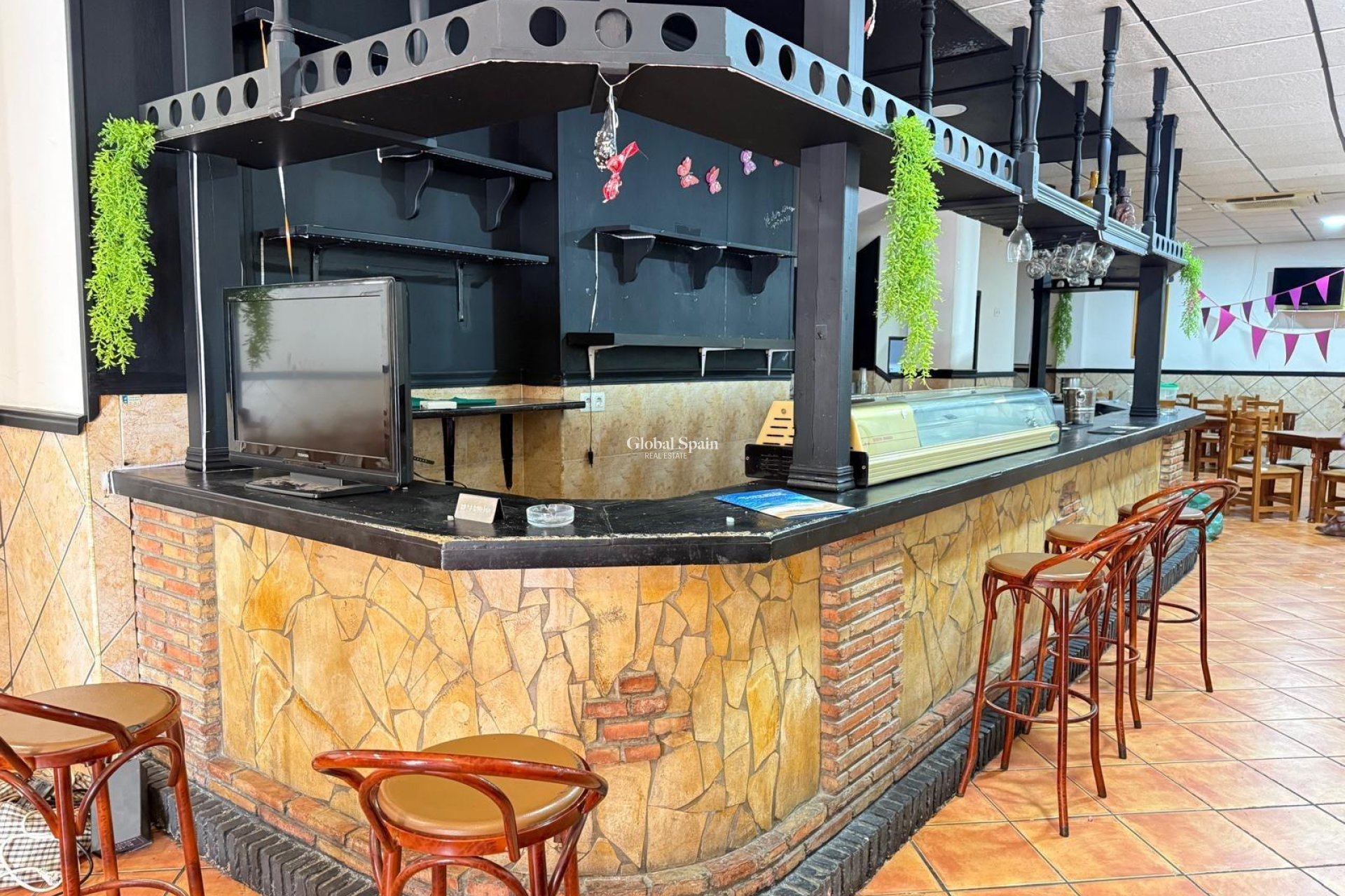 Odsprzedaż - NIERUCHOMOŚĆ KOMERCYJNA -
TORREVIEJA - Estacion de autobuses