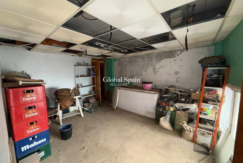 Odsprzedaż - NIERUCHOMOŚĆ KOMERCYJNA -
TORREVIEJA - Playa del cura