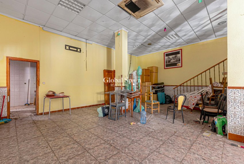 Odsprzedaż - NIERUCHOMOŚĆ KOMERCYJNA -
TORREVIEJA - Playa del cura