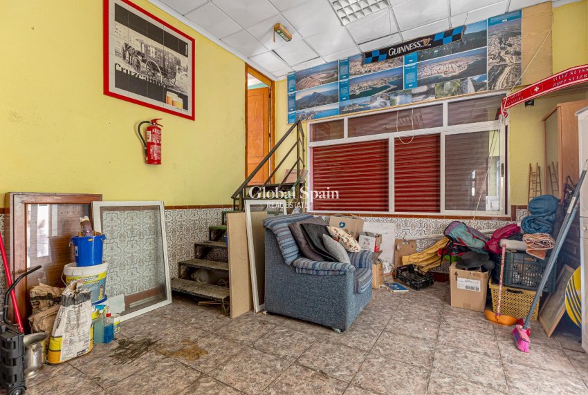 Odsprzedaż - NIERUCHOMOŚĆ KOMERCYJNA -
TORREVIEJA - Playa del cura