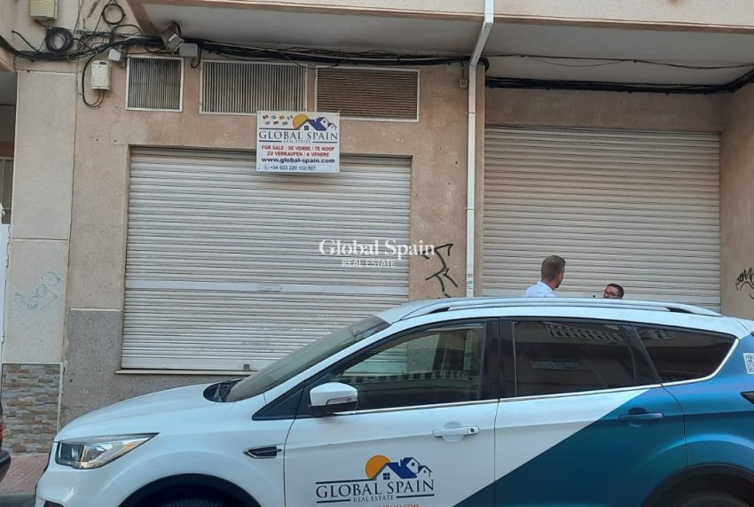 Odsprzedaż - NIERUCHOMOŚĆ KOMERCYJNA -
TORREVIEJA - Playa del Cura