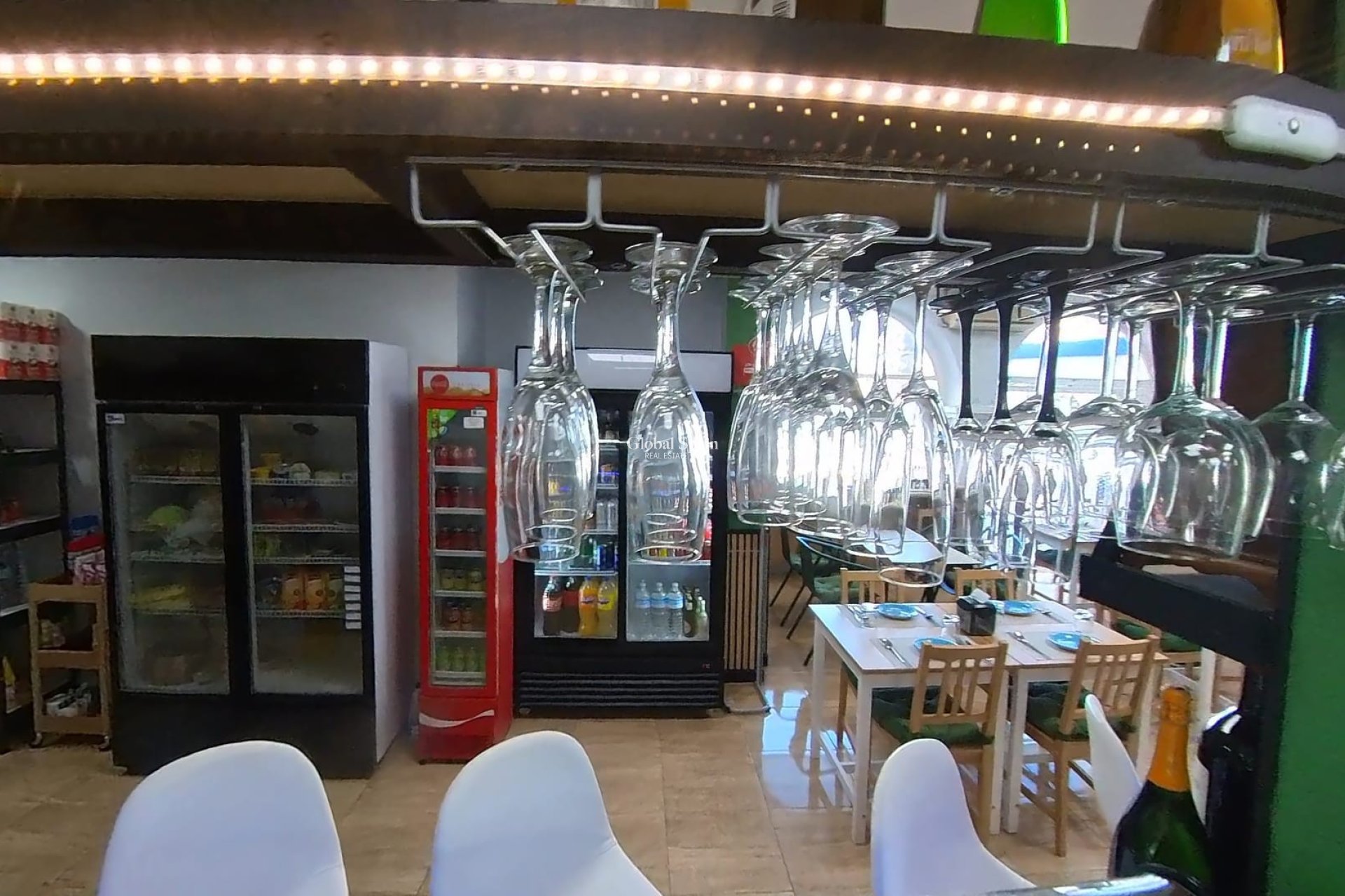 Odsprzedaż - NIERUCHOMOŚĆ KOMERCYJNA -
TORREVIEJA - Puerto