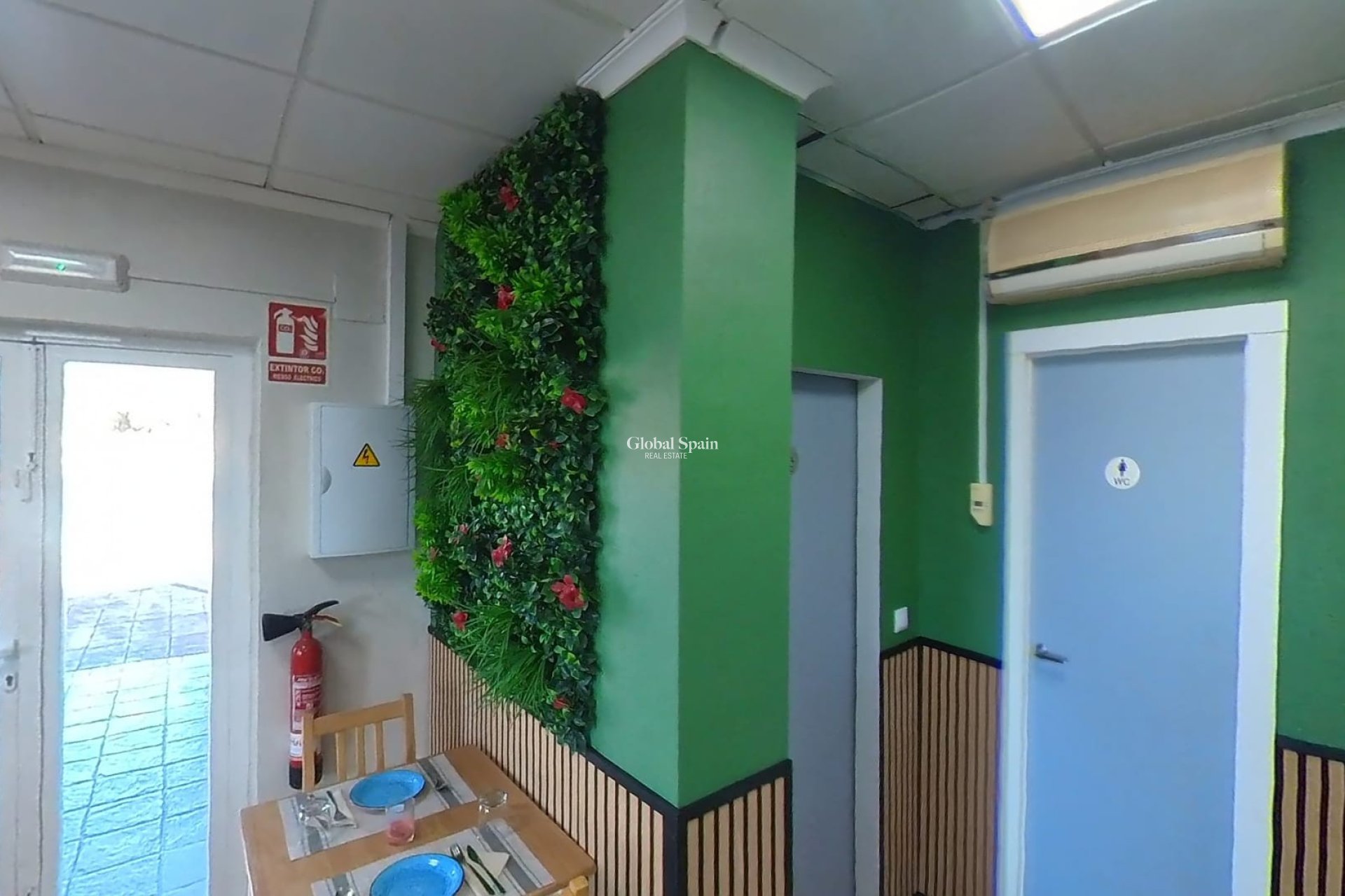 Odsprzedaż - NIERUCHOMOŚĆ KOMERCYJNA -
TORREVIEJA - Puerto