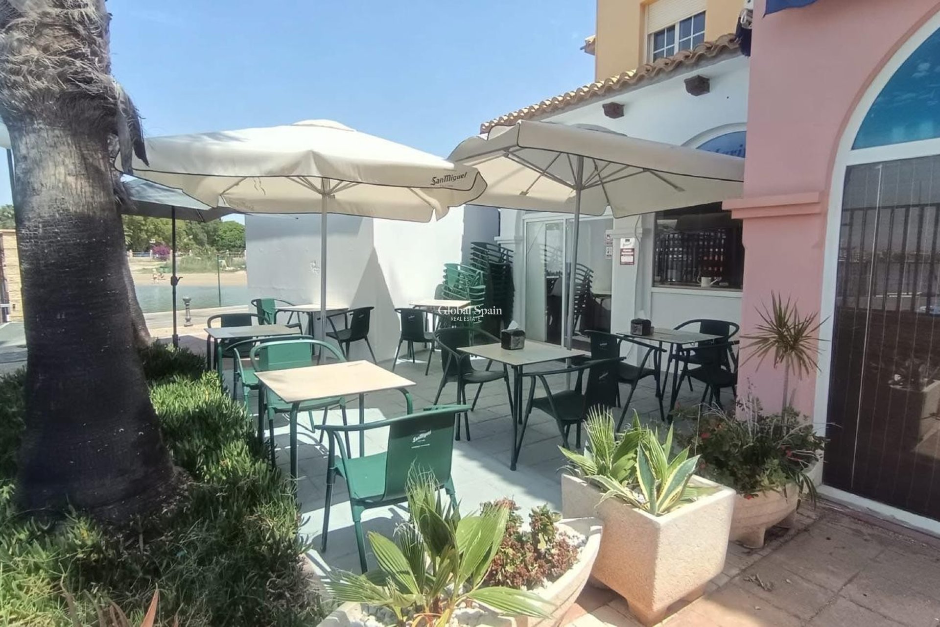 Odsprzedaż - NIERUCHOMOŚĆ KOMERCYJNA -
TORREVIEJA - Puerto