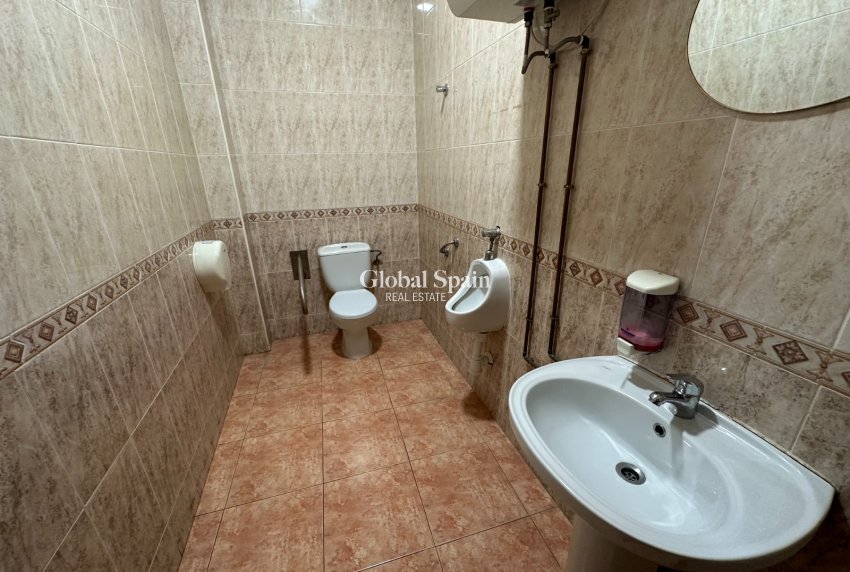 Odsprzedaż - NIERUCHOMOŚĆ KOMERCYJNA -
TORREVIEJA - Torrevieja