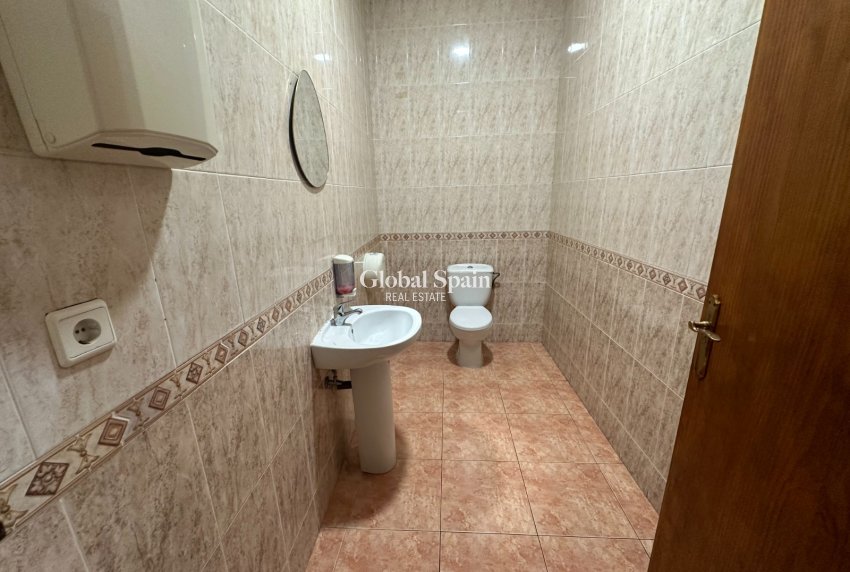 Odsprzedaż - NIERUCHOMOŚĆ KOMERCYJNA -
TORREVIEJA - Torrevieja