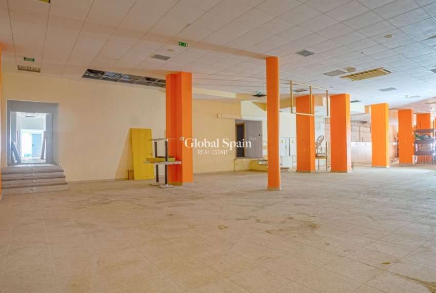 Odsprzedaż - NIERUCHOMOŚĆ KOMERCYJNA -
TORREVIEJA - 