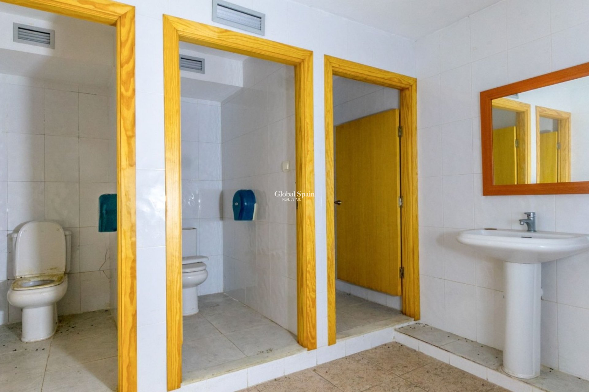 Odsprzedaż - NIERUCHOMOŚĆ KOMERCYJNA -
TORREVIEJA - 