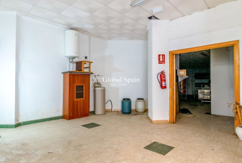 Odsprzedaż - NIERUCHOMOŚĆ KOMERCYJNA -
TORREVIEJA - 