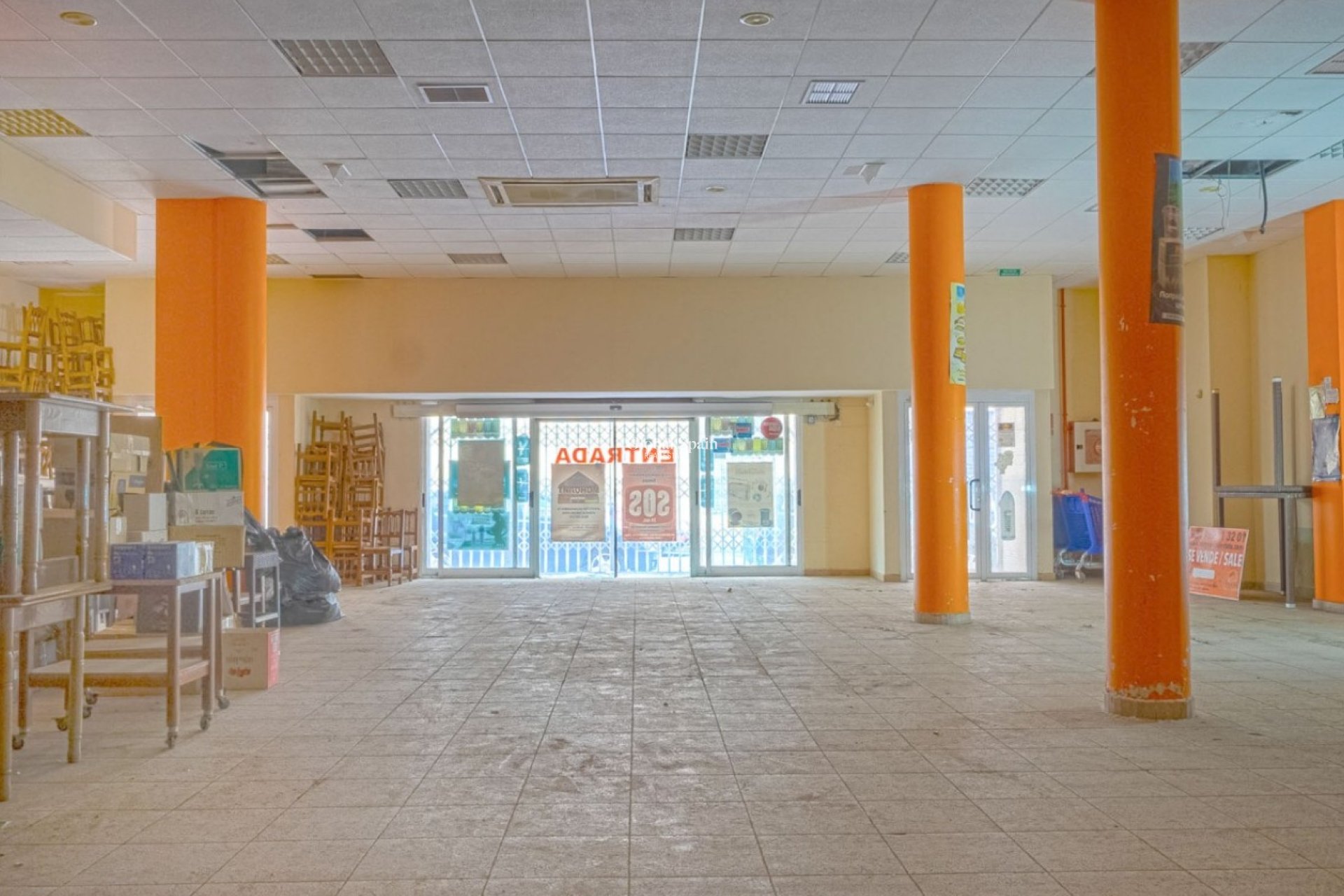 Odsprzedaż - NIERUCHOMOŚĆ KOMERCYJNA -
TORREVIEJA - 