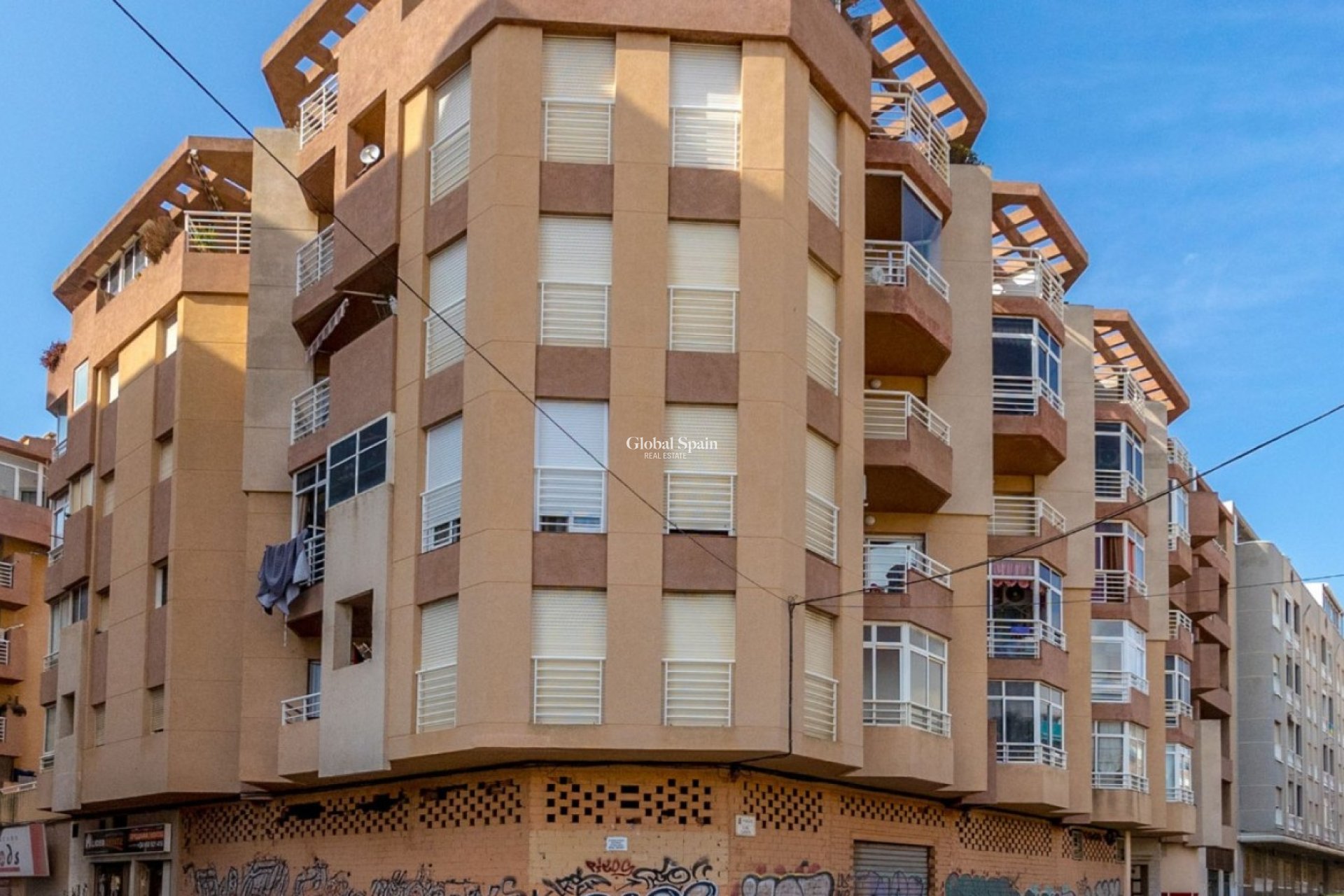 Odsprzedaż - NIERUCHOMOŚĆ KOMERCYJNA -
TORREVIEJA - 