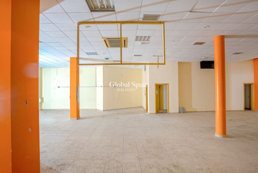 Odsprzedaż - NIERUCHOMOŚĆ KOMERCYJNA -
TORREVIEJA - 