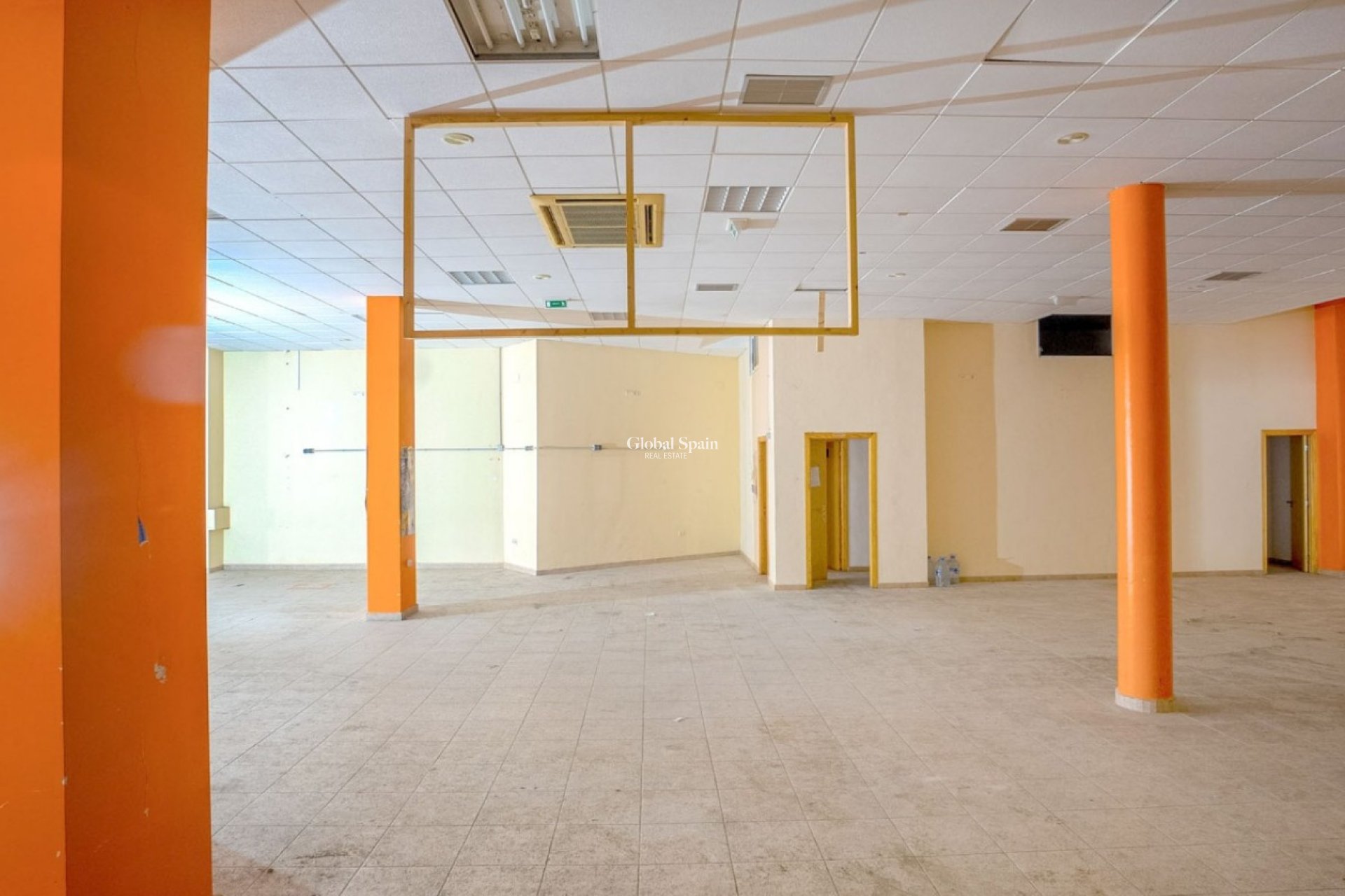 Odsprzedaż - NIERUCHOMOŚĆ KOMERCYJNA -
TORREVIEJA - 