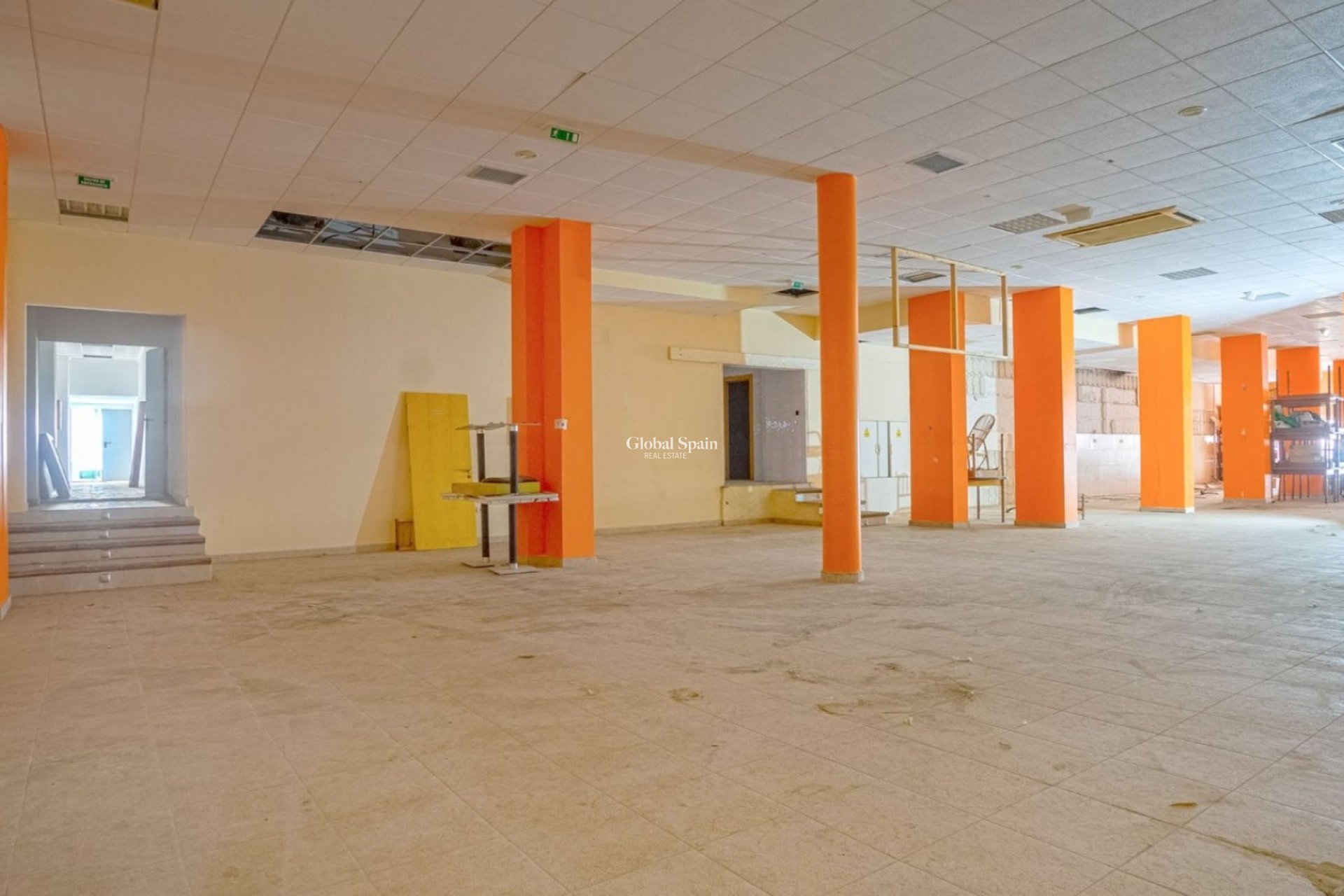 Odsprzedaż - NIERUCHOMOŚĆ KOMERCYJNA -
TORREVIEJA - 