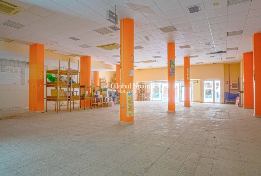 Odsprzedaż - NIERUCHOMOŚĆ KOMERCYJNA -
TORREVIEJA - 