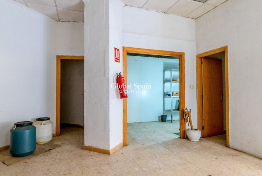 Odsprzedaż - NIERUCHOMOŚĆ KOMERCYJNA -
TORREVIEJA - 