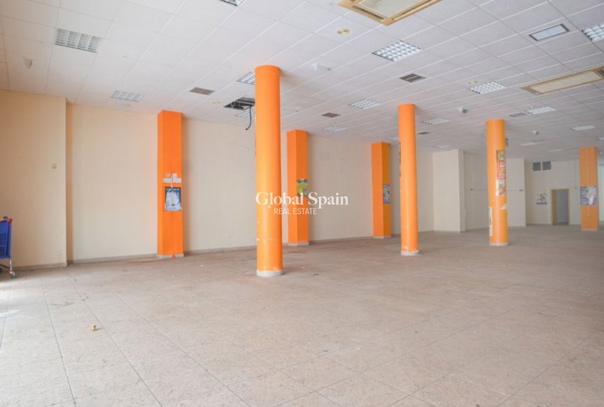 Odsprzedaż - NIERUCHOMOŚĆ KOMERCYJNA -
TORREVIEJA - 