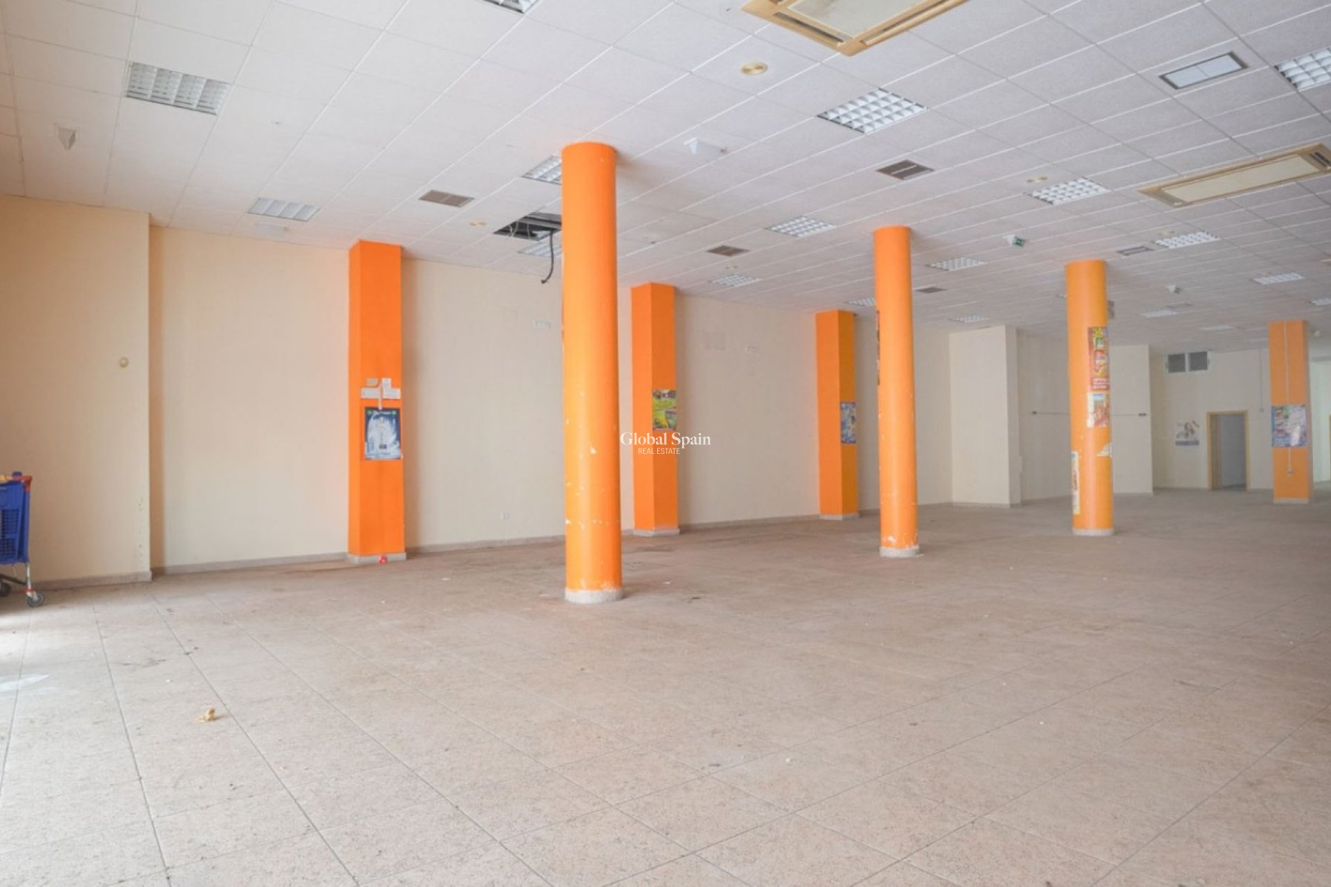 Odsprzedaż - NIERUCHOMOŚĆ KOMERCYJNA -
TORREVIEJA - 