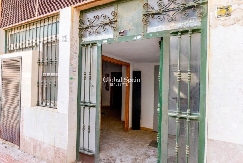 Odsprzedaż - NIERUCHOMOŚĆ KOMERCYJNA -
TORREVIEJA - 