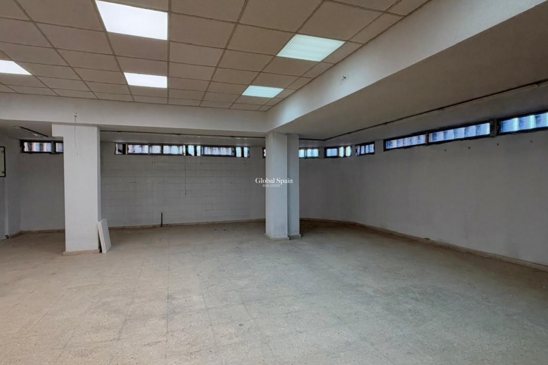 Odsprzedaż - NIERUCHOMOŚĆ KOMERCYJNA -
TORREVIEJA - 