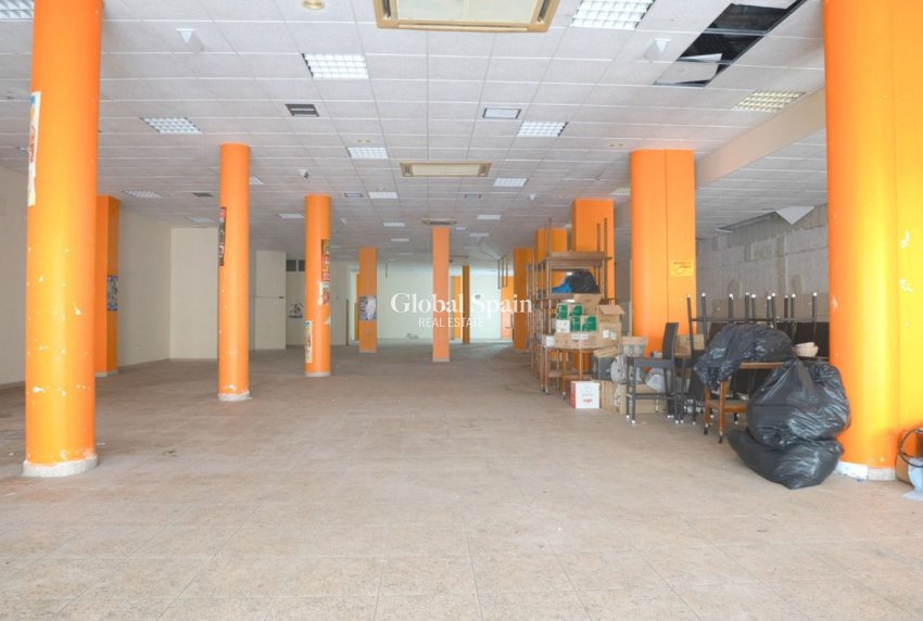 Odsprzedaż - NIERUCHOMOŚĆ KOMERCYJNA -
TORREVIEJA - 