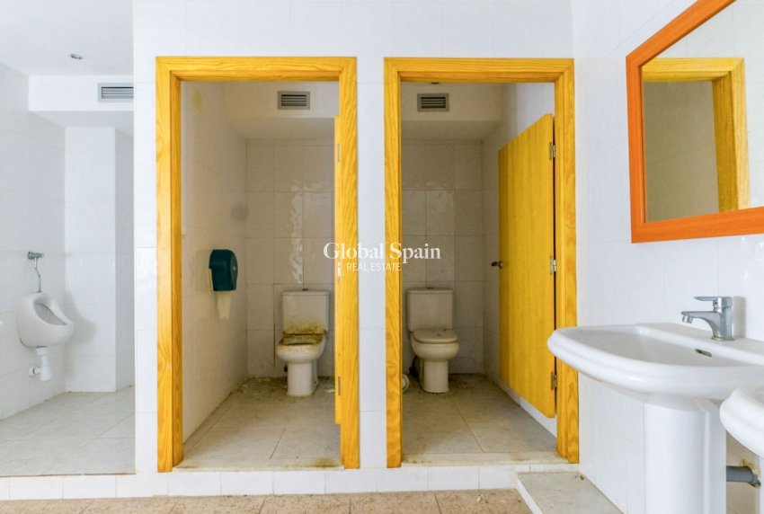 Odsprzedaż - NIERUCHOMOŚĆ KOMERCYJNA -
TORREVIEJA - 