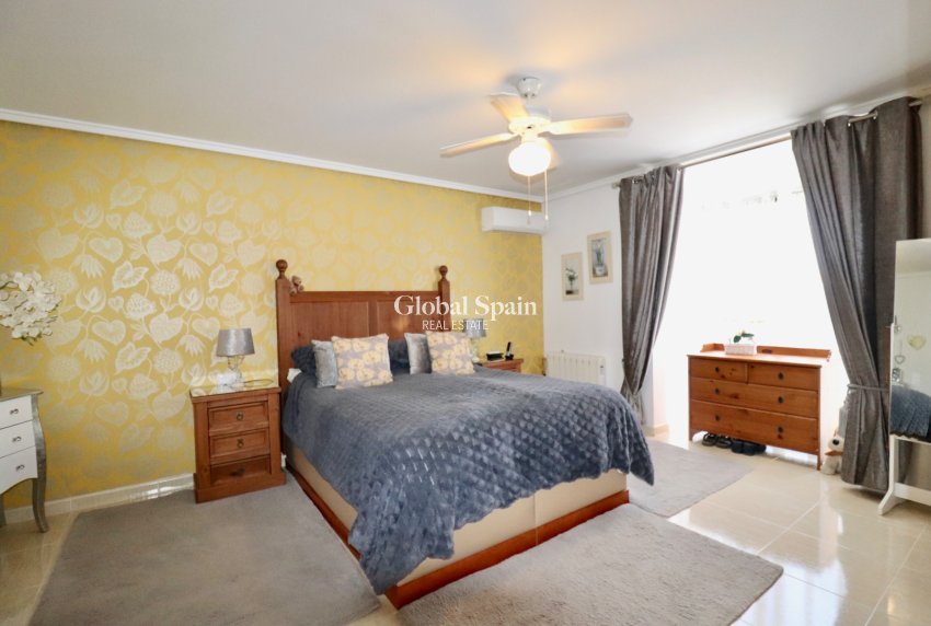 Odsprzedaż - Nieruchomość wiejska/Finca -
CATRAL - 