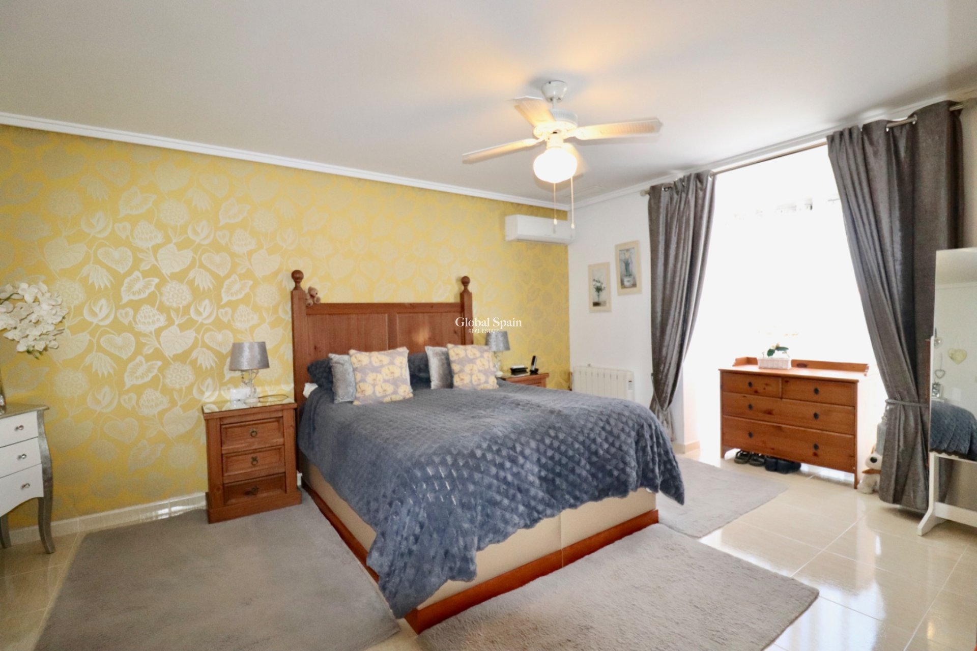 Odsprzedaż - Nieruchomość wiejska/Finca -
CATRAL - 