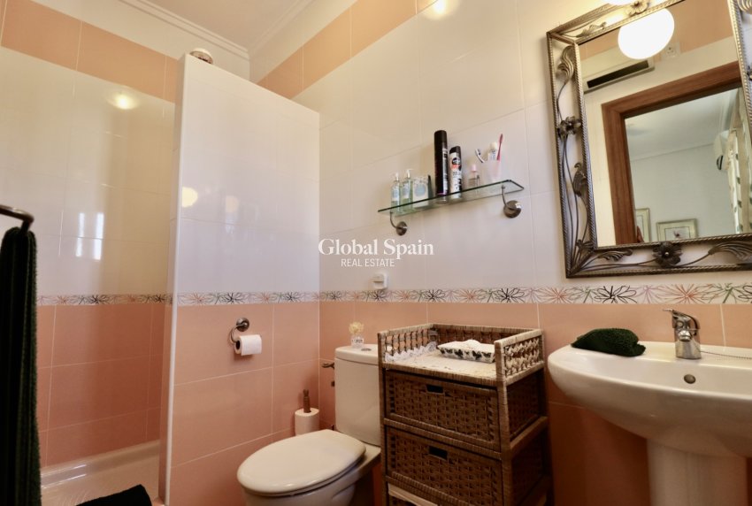 Odsprzedaż - Nieruchomość wiejska/Finca -
CATRAL - 