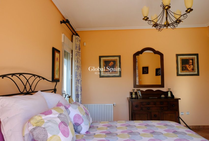 Odsprzedaż - Nieruchomość wiejska/Finca -
ORIHUELA - 