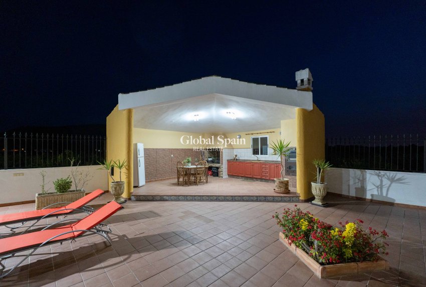 Odsprzedaż - Nieruchomość wiejska/Finca -
ORIHUELA - 