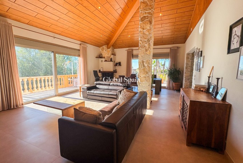 Odsprzedaż - Niezależna willa -
ELCHE - Las Bayas