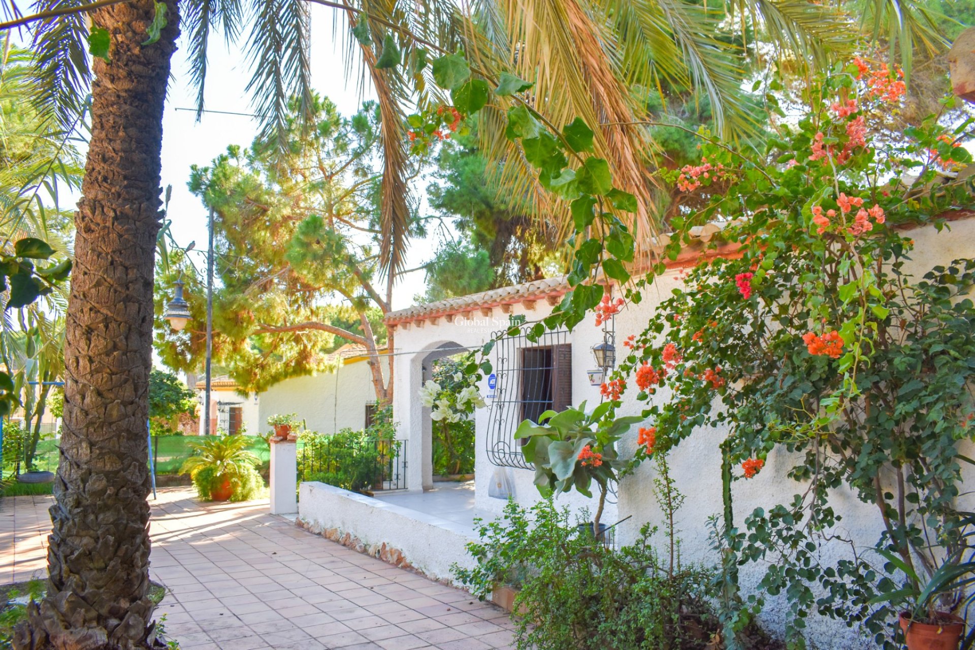 Odsprzedaż - Niezależna willa -
ORIHUELA COSTA - Punta Prima