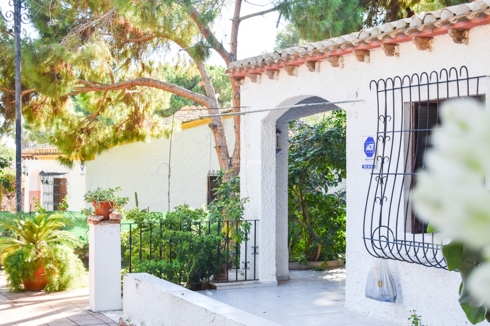 Odsprzedaż - Niezależna willa -
ORIHUELA COSTA - Punta Prima