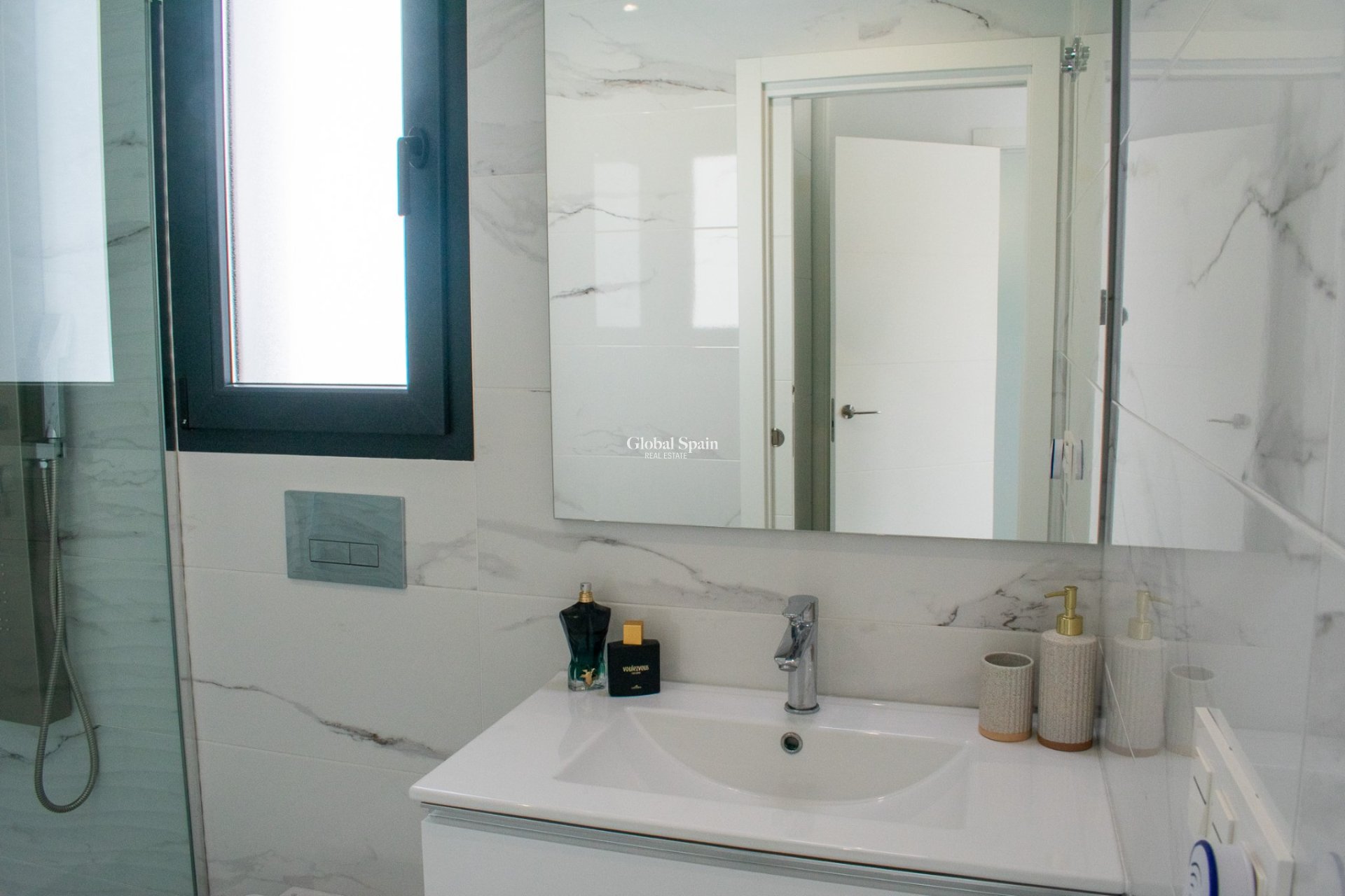 Odsprzedaż - Niezależna willa -
TORREVIEJA - 