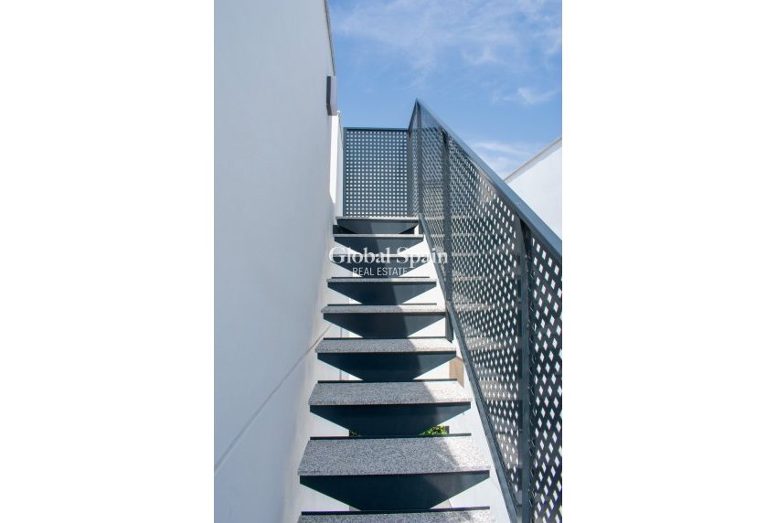 Odsprzedaż - Niezależna willa -
TORREVIEJA - 