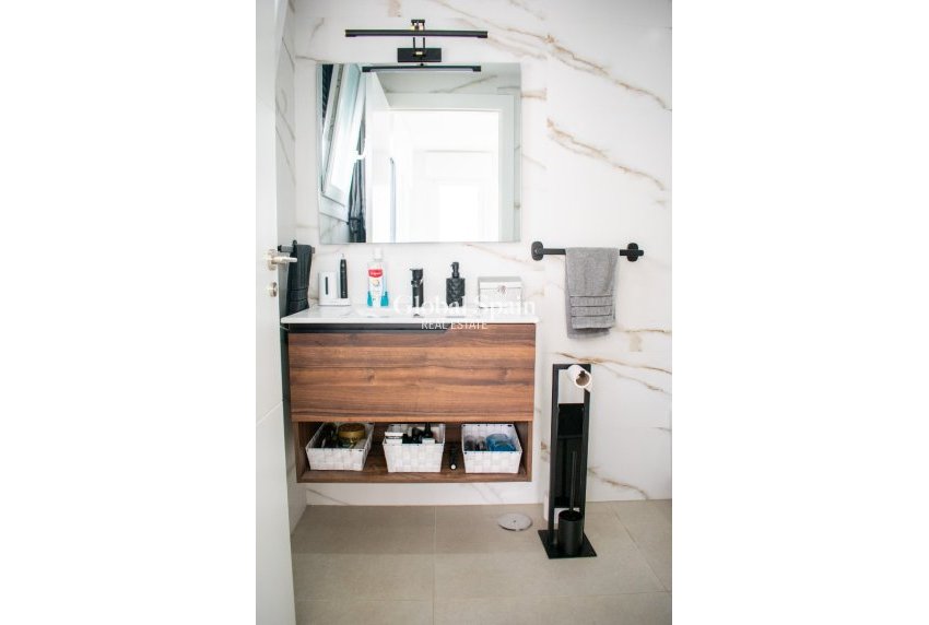 Odsprzedaż - Niezależna willa -
