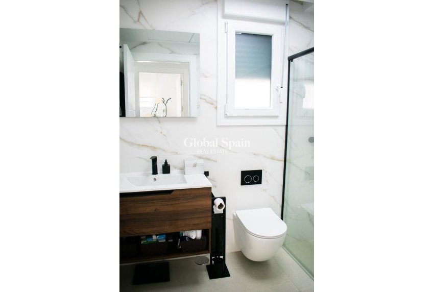 Odsprzedaż - Niezależna willa -
